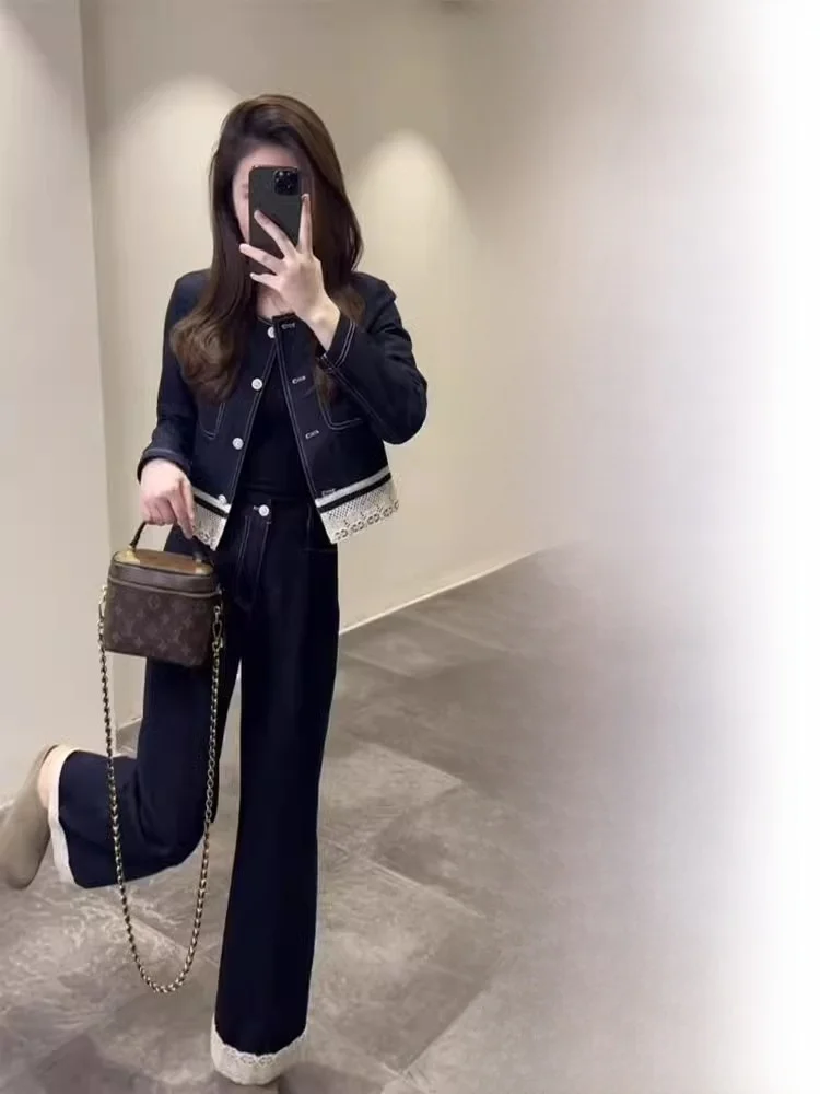 

Весенний корейский комплект: женские джинсовые брюки с широкими штанинами и модный топ в стиле французского шика, создающий ощущение роскоши. Новинка 2026 года.