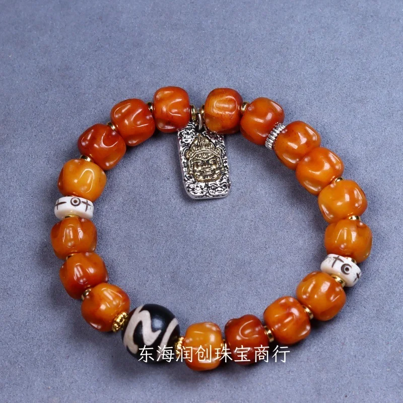 Tibetan carving passion fruit seeds, paired with an agate Dzi bead bracelet. The yak bone is aged to create an eth