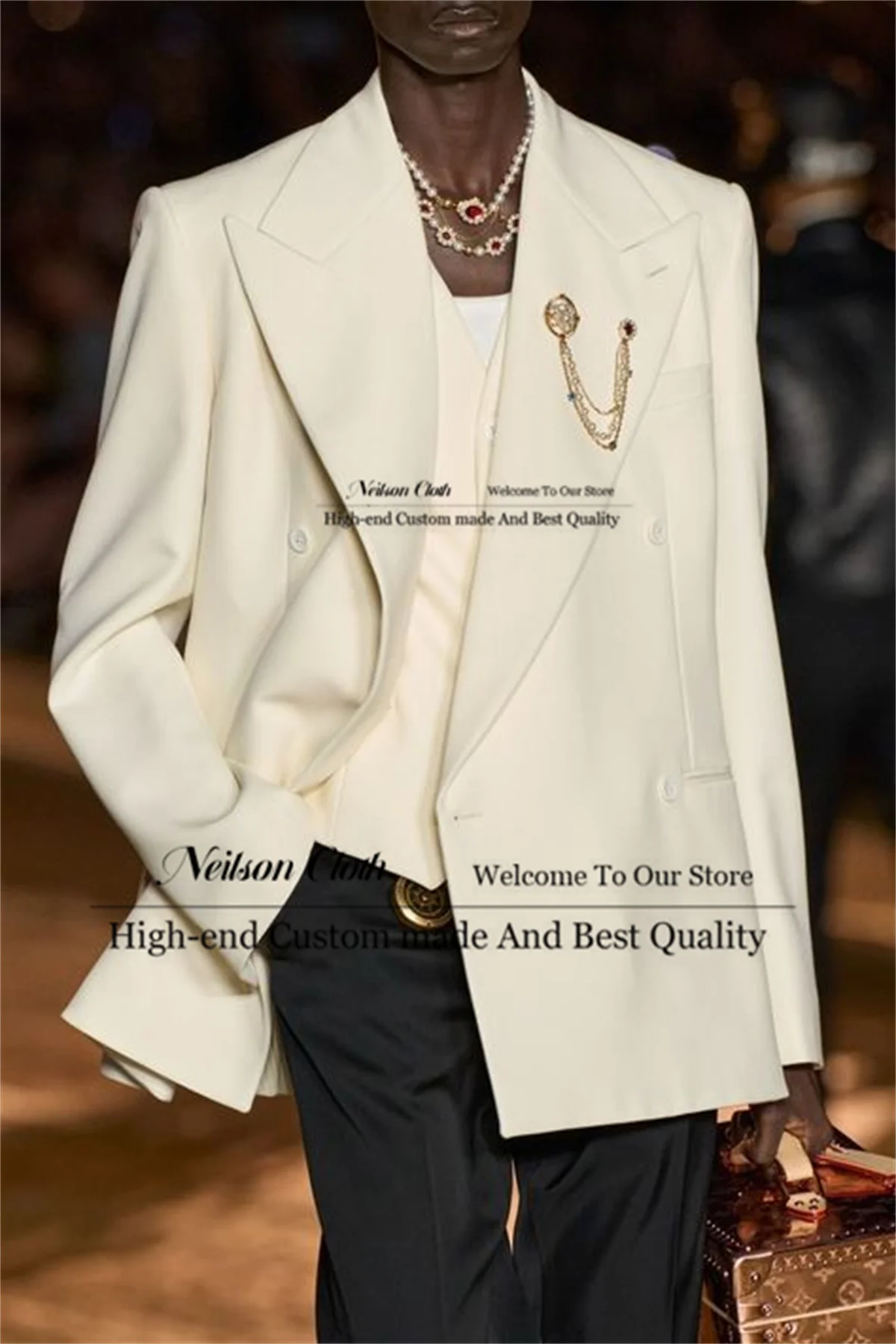 

Beige Jacket Black Pants Male Prom Blazers Peaked Lapel 2 Pcs Sets Groom Wedding Tuxedos Custom Double Breasted Costume Homme
