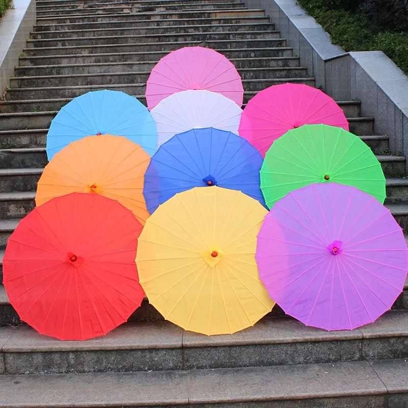 Chinesischer Farbiger Stoff-Regenschirm Weiß-Rosa Sonnenschirme Traditioneller Chinesischer Tanz-Farbschirm Japanische Seiden-Requisiten – Detail 3