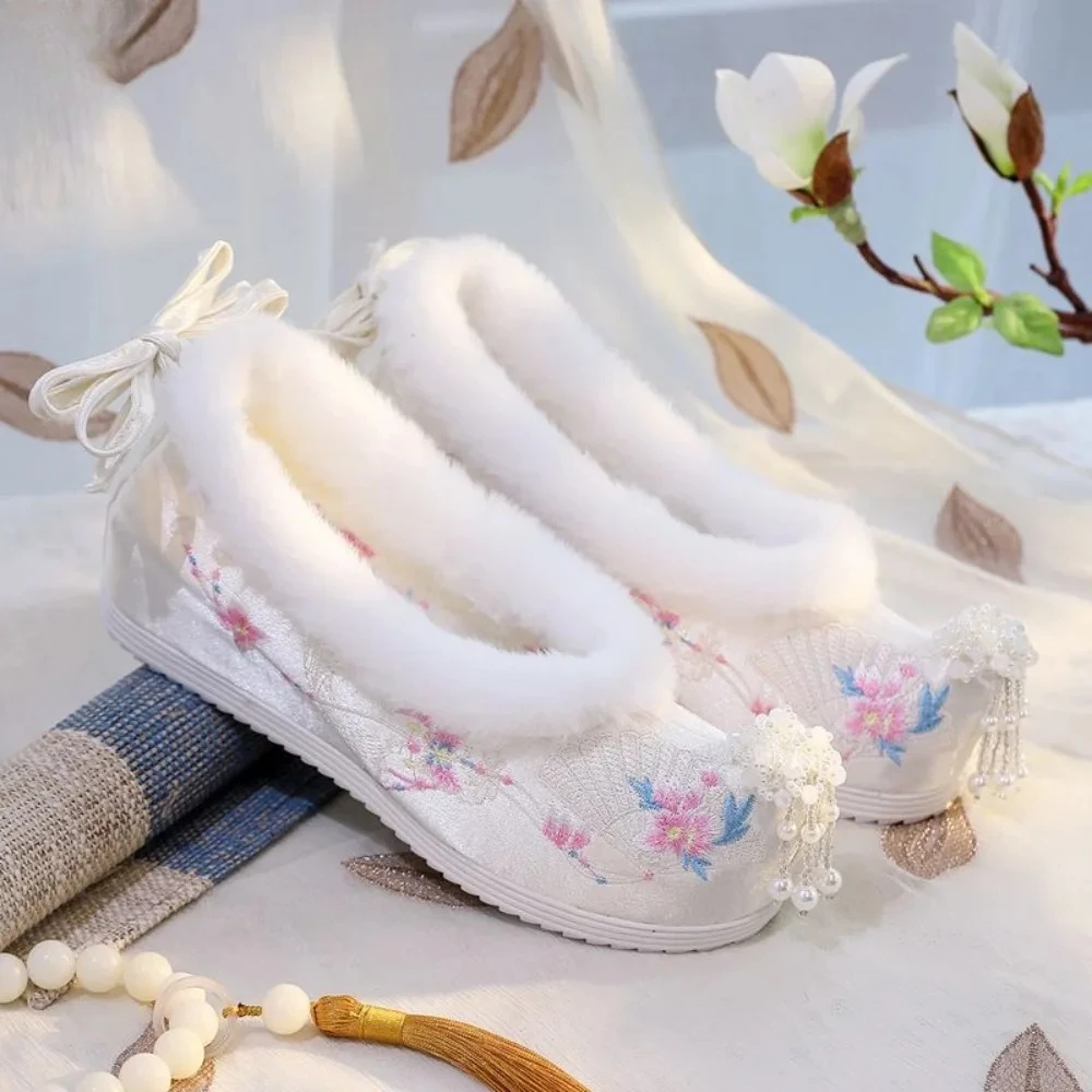 Inverno Nuovo Originale Antico Intrattenimento Musiche E Canzoni Scarpe Da Donna Scarpe Ricamate Altezza Interna Aumentare Ming Antico Panno Studente Testa Scarpe