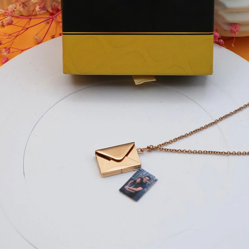

Персонализированное ожерелье-конверт с цветной фотографией для женщин, из нержавеющей стали, с индивидуальной секретной надписью, ювелирное украшение в подарок