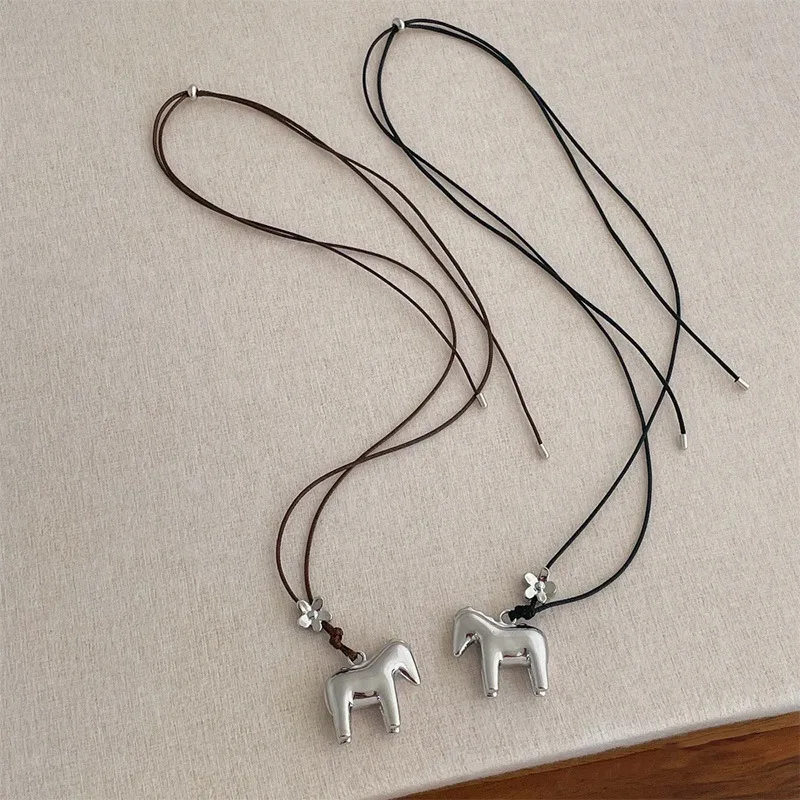Funny Smooth Surface Metallic Cartoon Horse Flower Pendant Necklaces for Women Long Adjustable Wax Rope Chain Choker