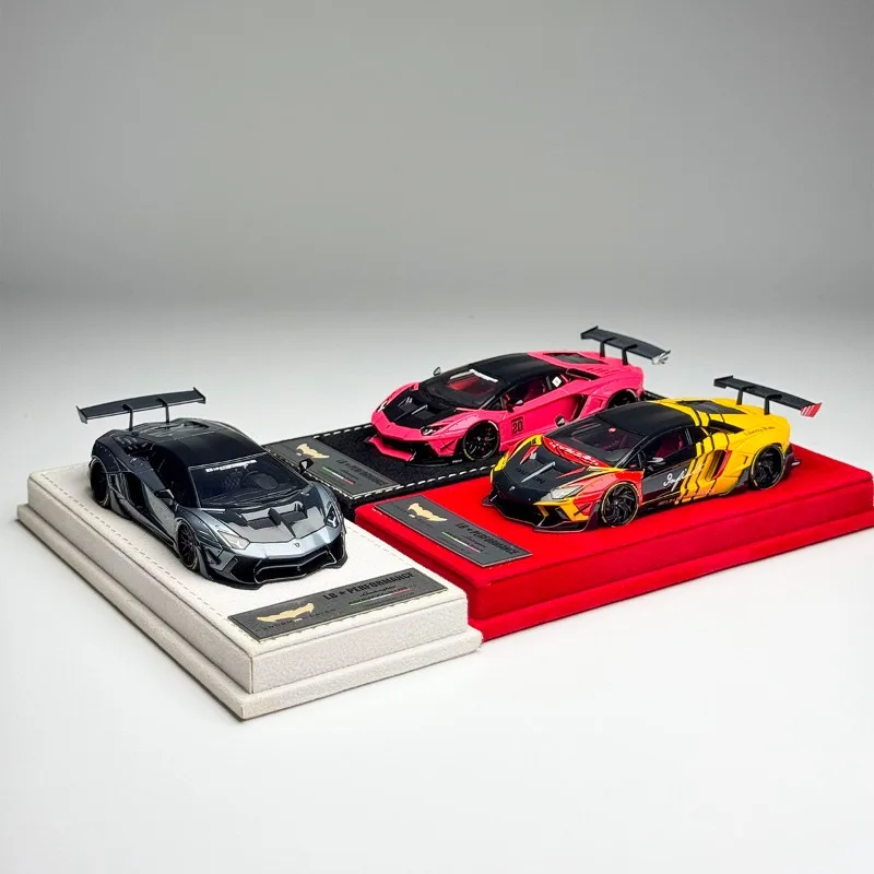 1:64 Large bull-Three-color fully enclosed limited-resin miniature replica vehicle model,room decoration item,gift for friends