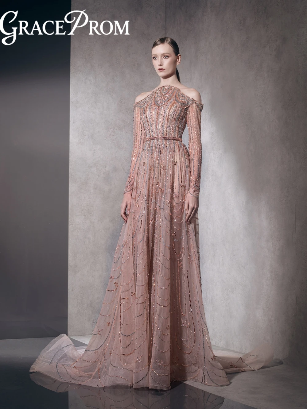 

Элегантное вечернее платье из бисера. Изысканная иллюзия с открытыми плечами. Вечернее платье. Индивидуальные платья для выпускного вечера длиной до пола.