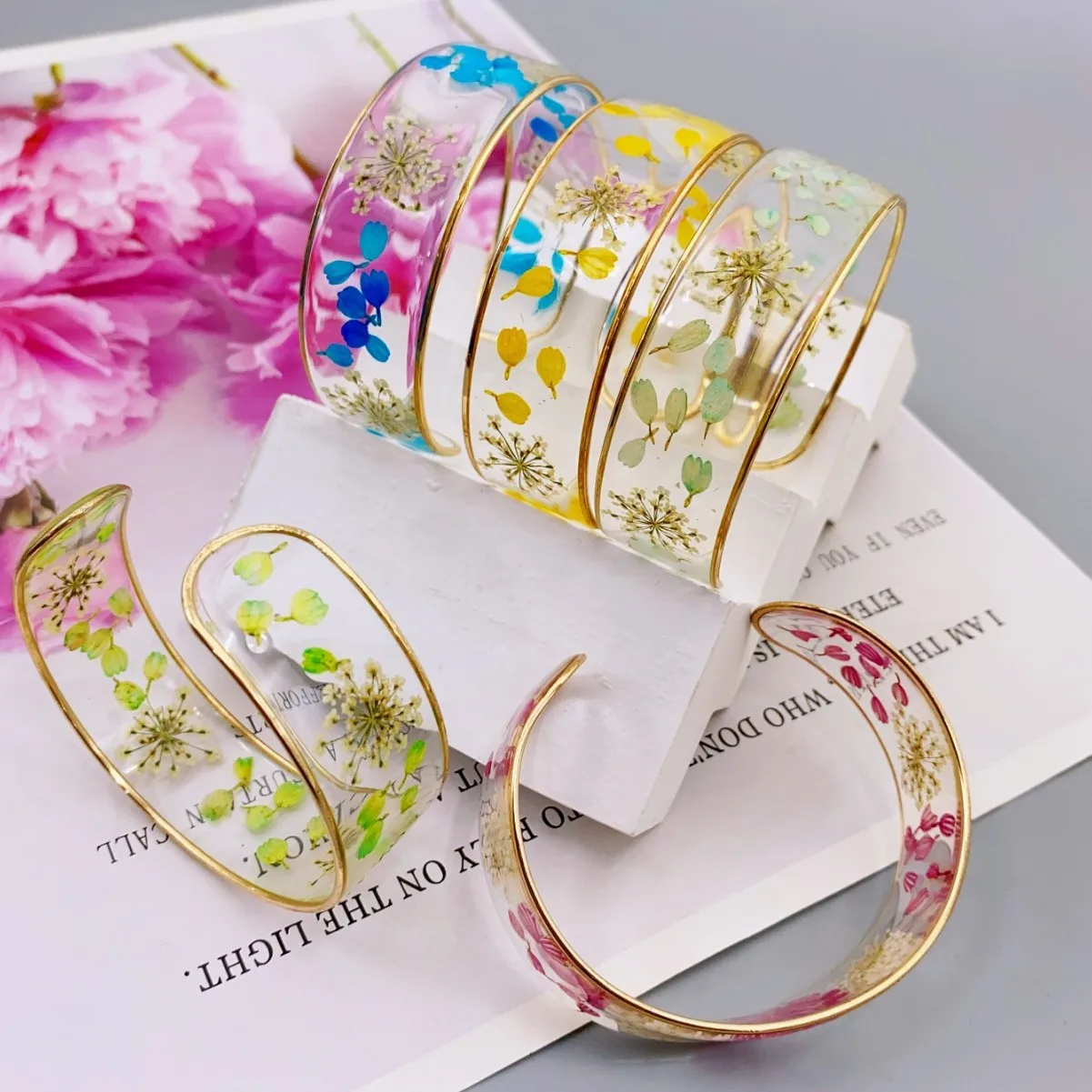 Transparent Resin Dried Flower Bangle Bracelet with Personalized Fashionable C-shaped Real Flower Opening Bracelet for Women