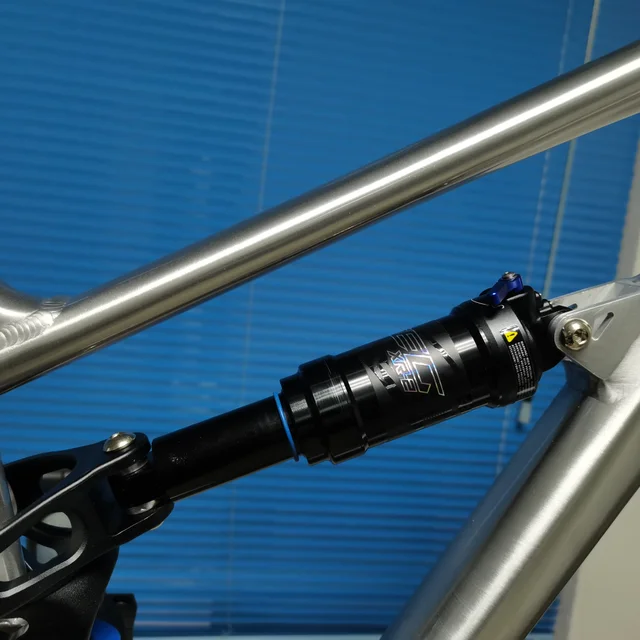 Lock rear suspension mountain bike hotsell