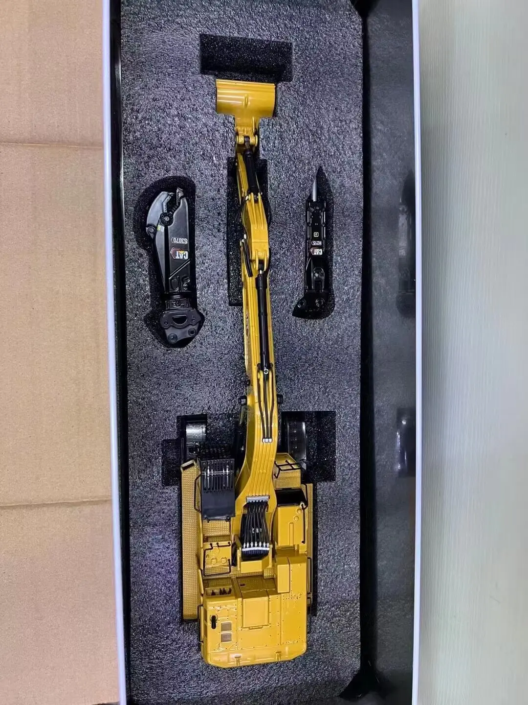 395 Next Generation Hydraulic Excavator 1/50 Scale Metal Model By DieCast Masters DM85709