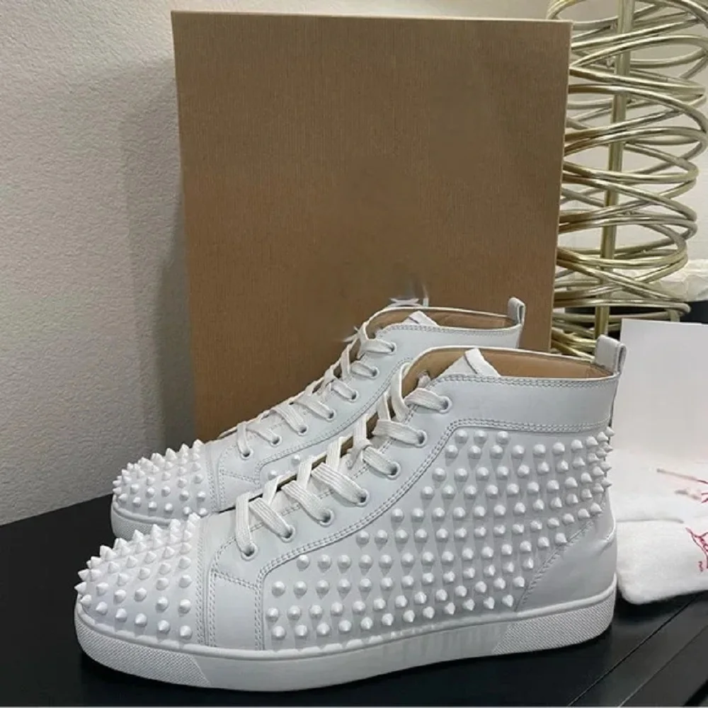 Hot Selling Men's Shoes In Europe and America, Casual Board Shoes, Rhinestone Mixed Nails, Cross-border Hot Selling Items