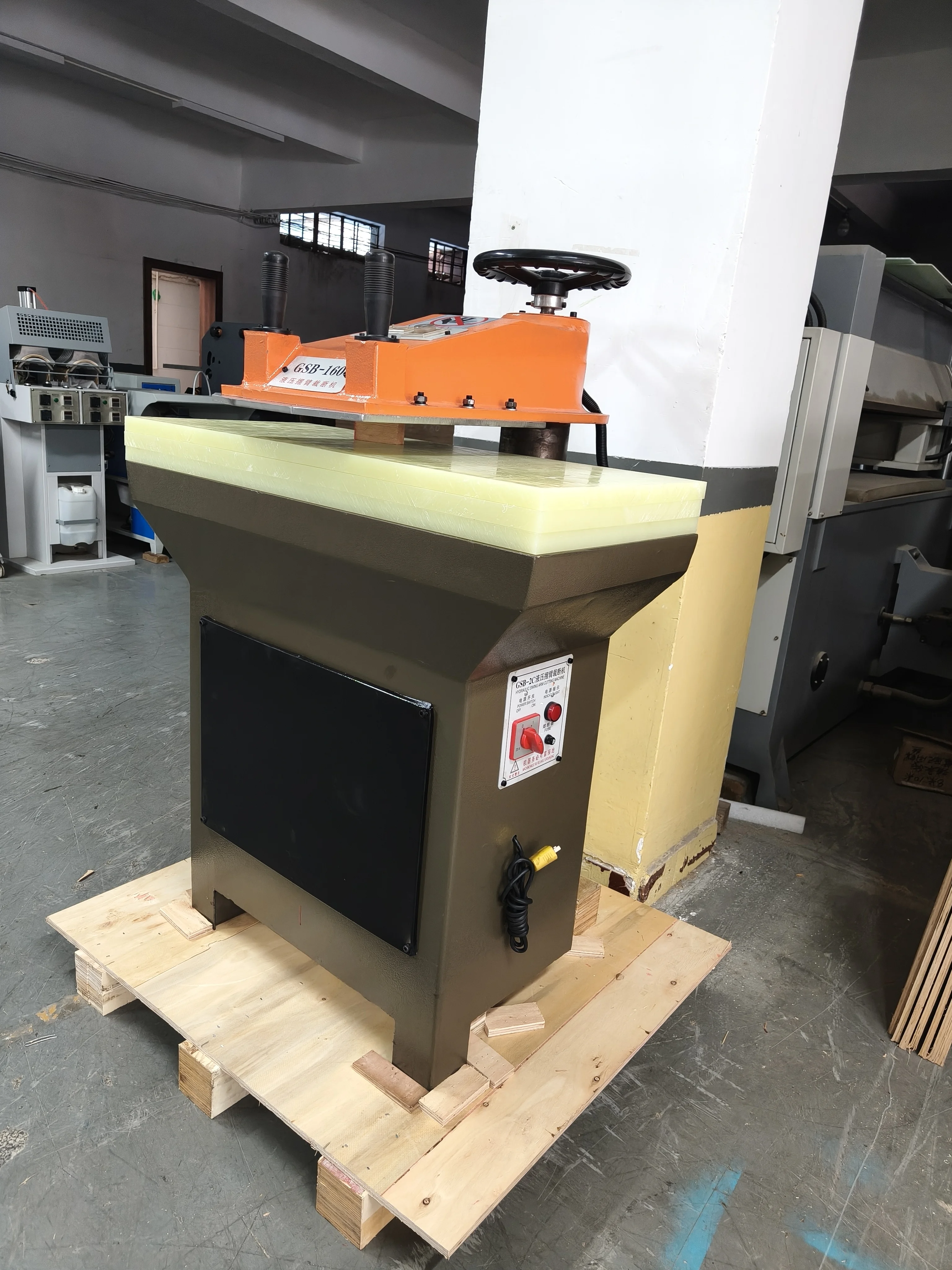 YT-12 Tons Hydraulic Swing Arm Clicker Press Leather Fabric Shoe Making Die Cutting Machine - view 6