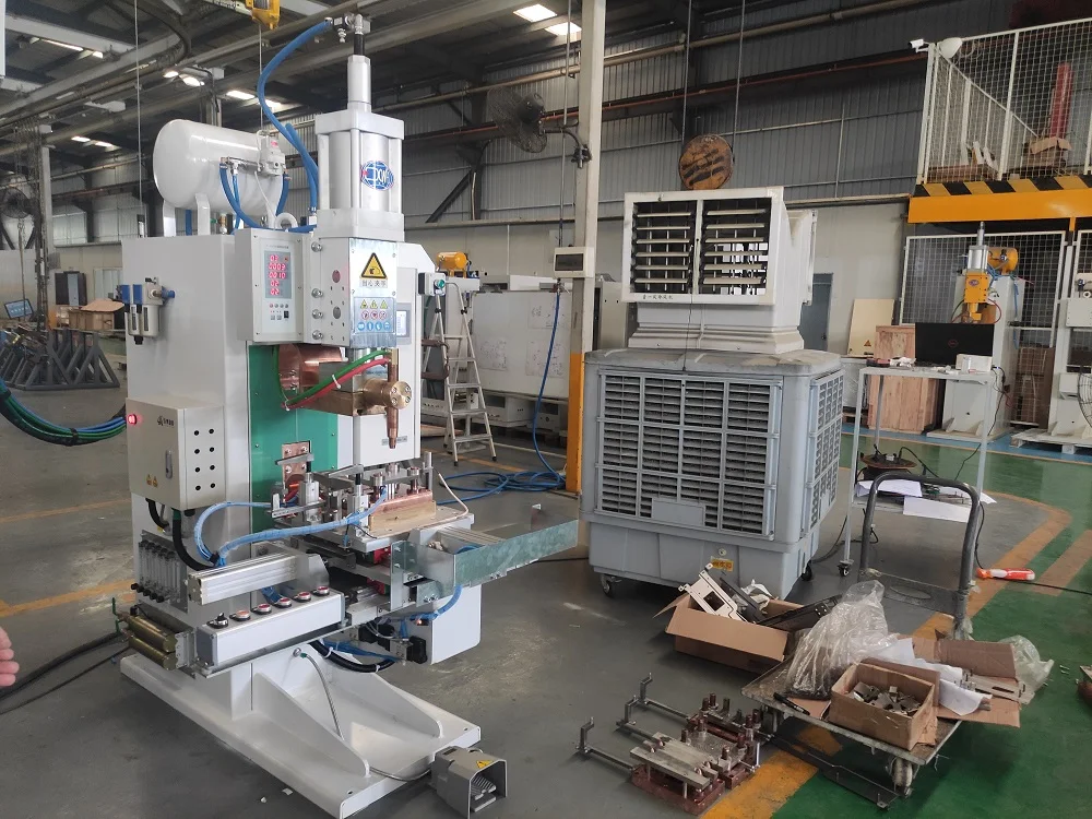 تعمل آلة لحام البقعة الأوتوماتيكية الهوائية ذات المرحلة الواحدة