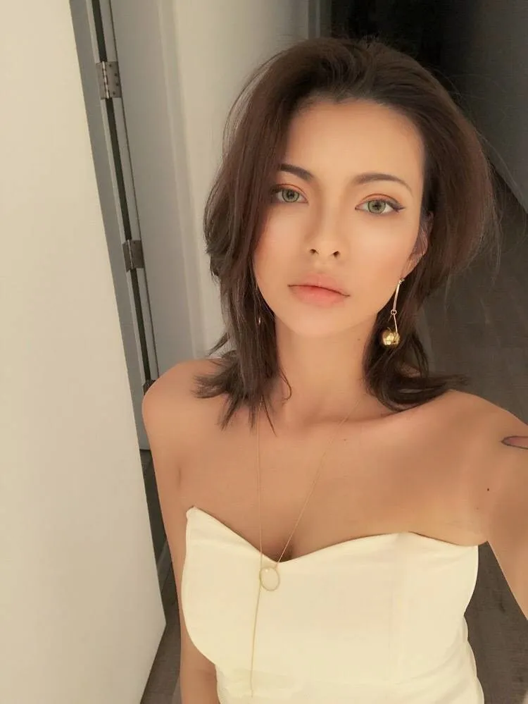 

Укороченный топ на бретельках для похудения, женский уличный цветной жилет, весенний сезон, стандартная длина, модная внутренняя одежда