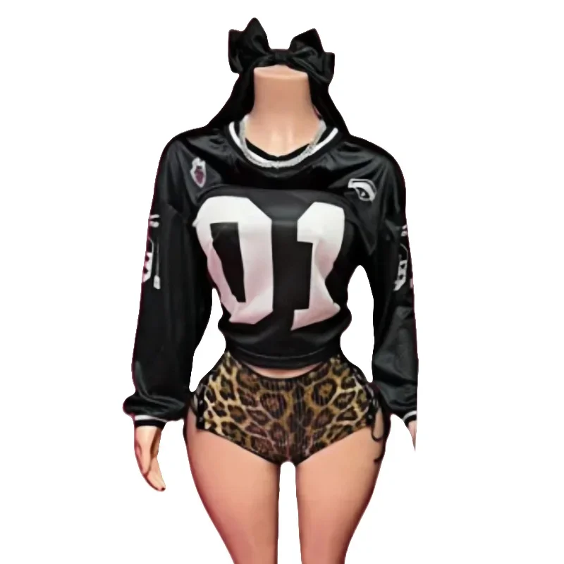 HLJ&GG Fashion Letter Print American Vintage Tshirts 2-częściowe zestawy damskie V Neck Long Sleeve Top i Leopard Sequin Shorts Outfits — zdjęcie 2