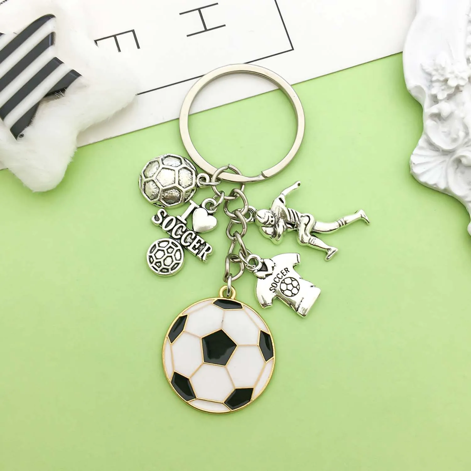 1pc New Fashion Football Player Keychain, Alloy I Love Football Key Ring, Jewelry Gift For Football Lovers