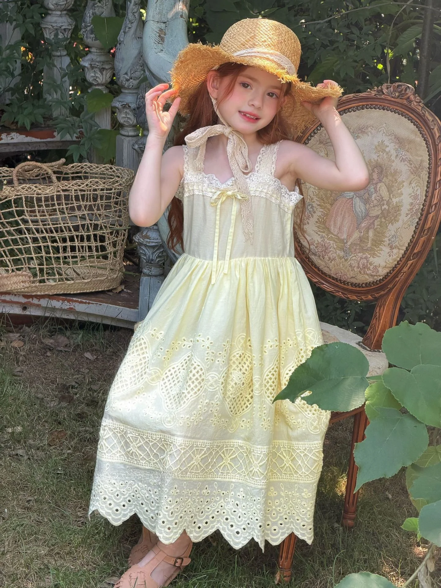 robe-longue-pour-enfants-style-coreen-sunshine-girl-26-avec-broderie-lourde-et-bretelles-en-dentelle-couture-champetre-pour-les-vacances