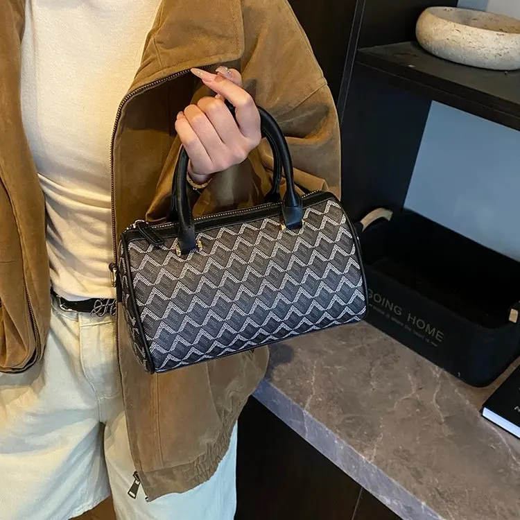 

Solid Color Commuter Elegant Leather Classic Designer Paris Fashion Large Capacity Diaper Bag For Women Tote