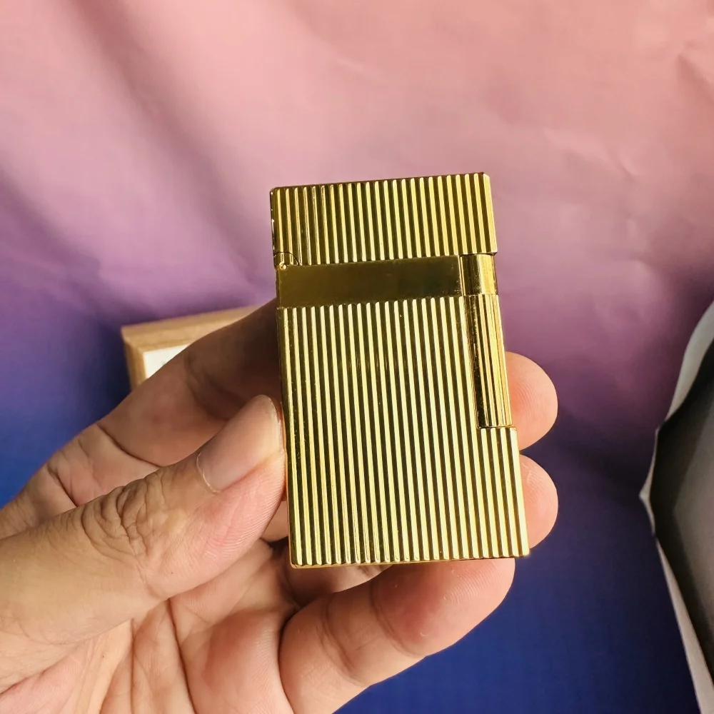 

Роскошная зажигалка, классический стиль вертикальных полосок, громкий звук, мужской подарок, надувная, поставляется с набором оригинальных аксессуаров.