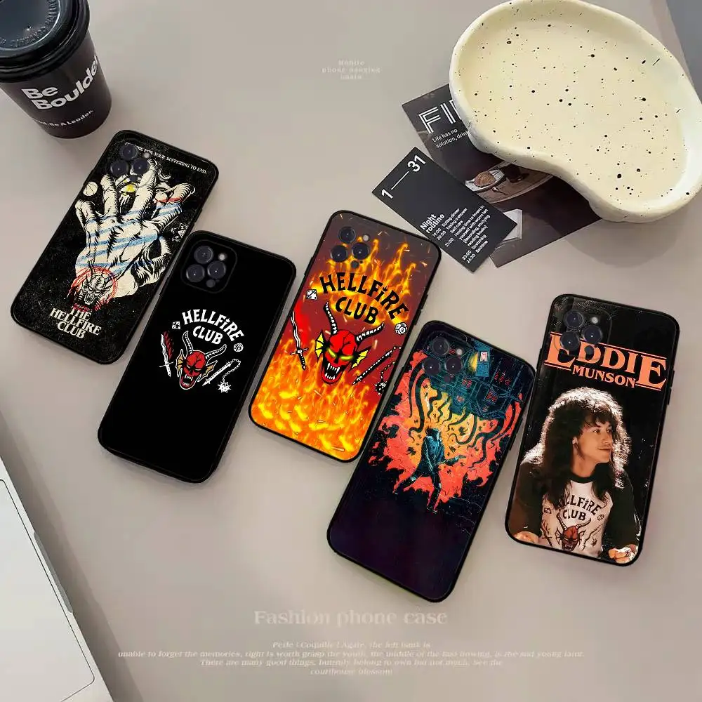 حافظة هاتف E-Eddie M-Munson لهاتف آيفون 17 16 15 14 13 12 11 Pro Max Plus غطاء أسود ناعم #1