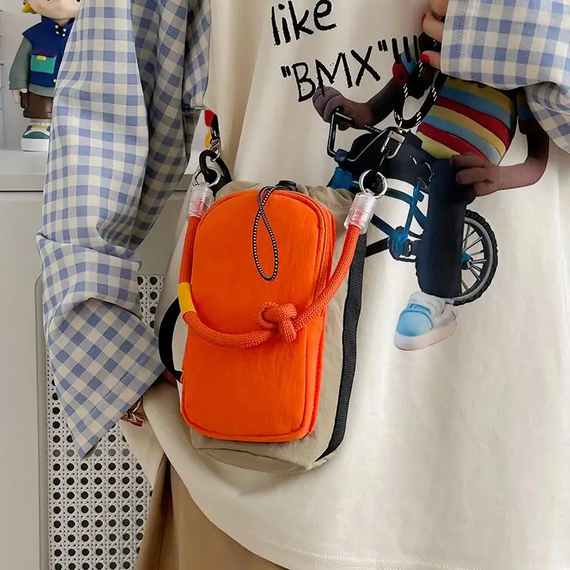 Mini-Umhängetasche mit Kordelzug, Farbblock-Design, Sport-Umhängetasche aus Nylon mit Kordelzug für Sport und Reisen, kleine Handytasche für den Außenbereich – Detail 4