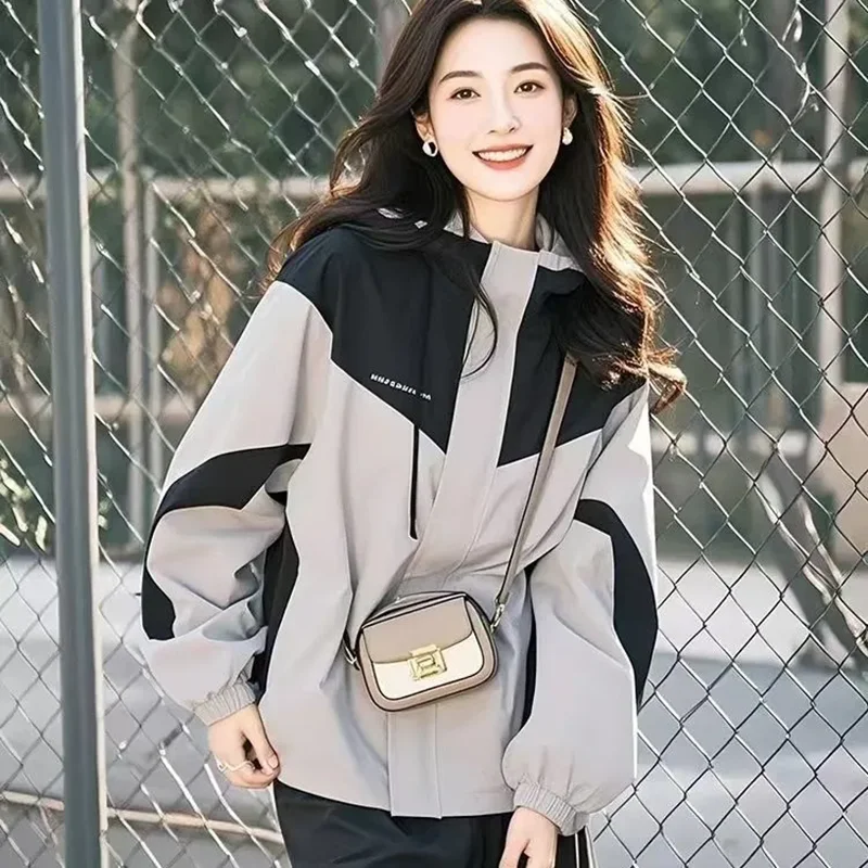 

Chic Casual Hooded Charge Clothes Jacket Women's Spring Autumn 2025 New Korean Loose Fashion All-Match Stitching Trenchcoat