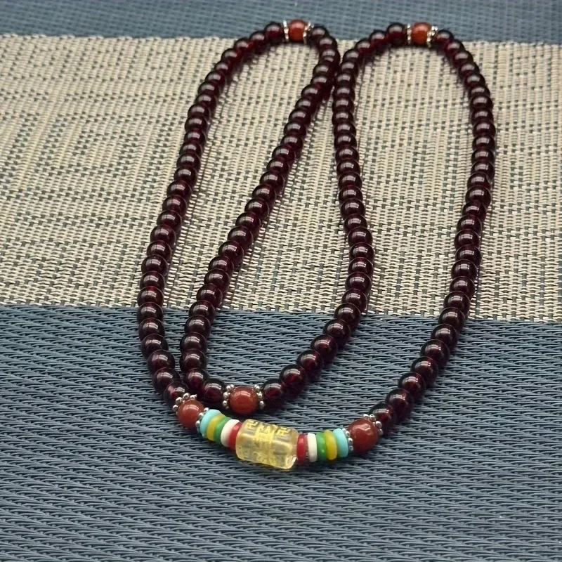 Elegant burgundy agate bead necklace - stylish and minimalist design