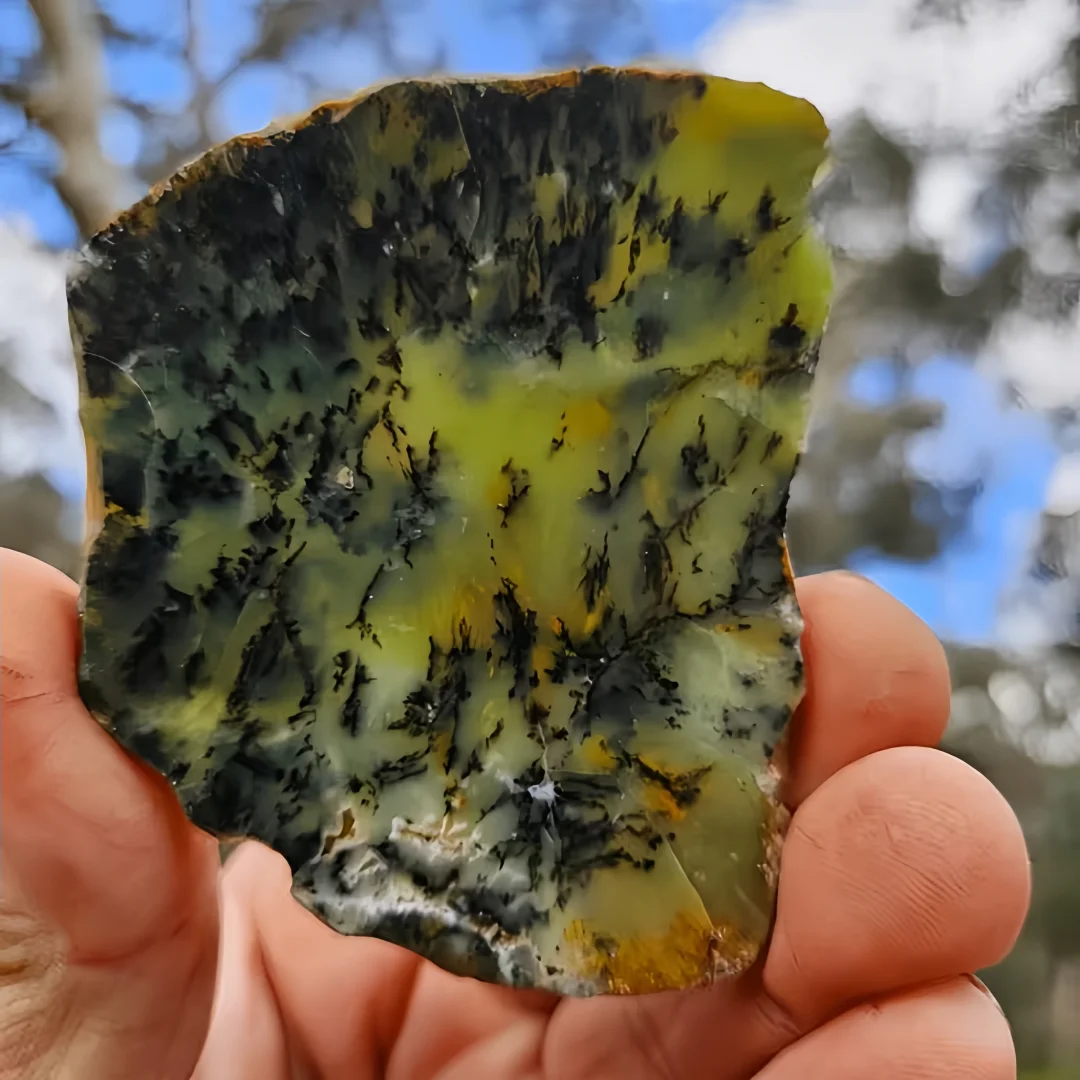 Natural Firework Garnet Raw Rough Stone Star Flash Blue Amphibole Symbiotic Mineral Specimen Home Desk Decor Crystal Collection view 3