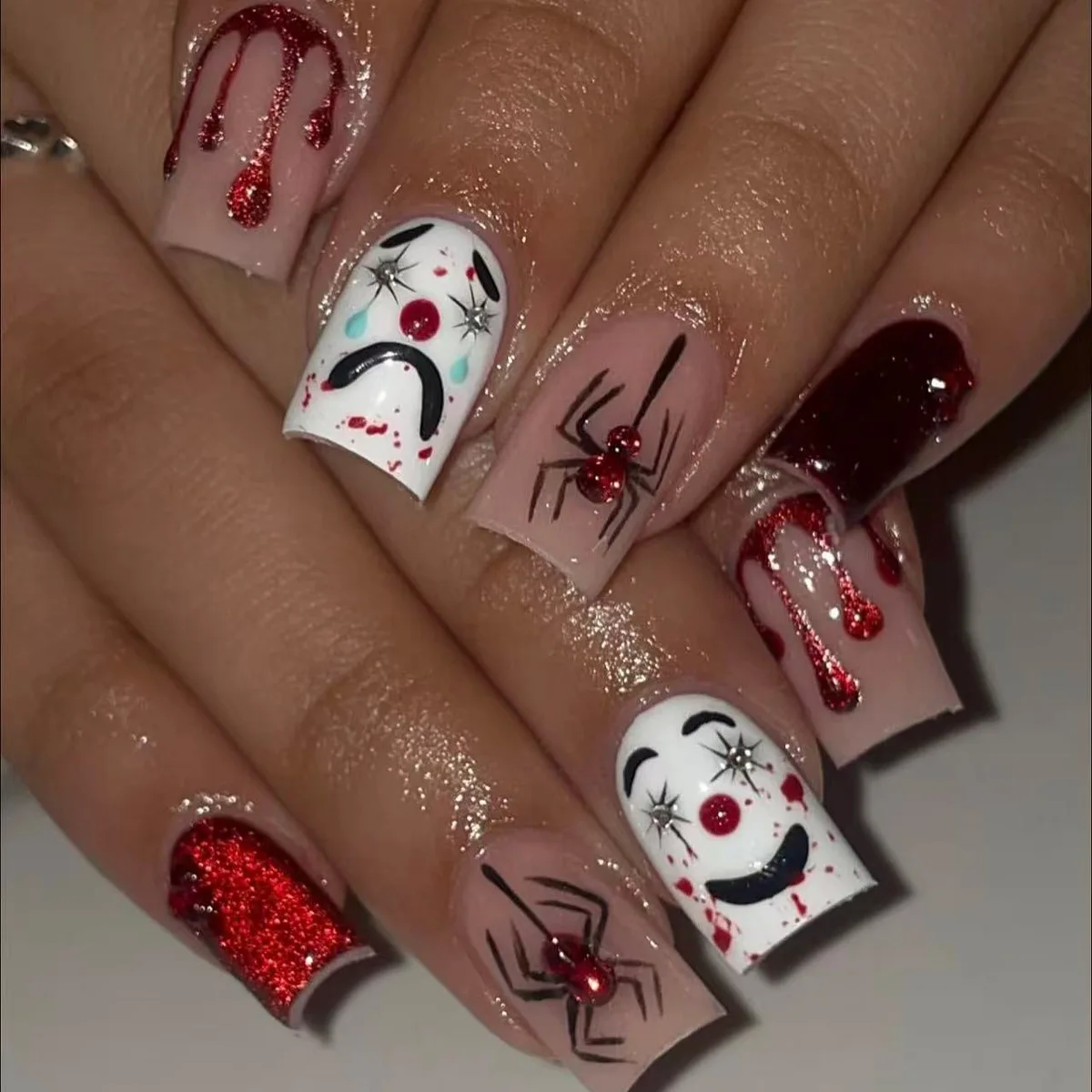 Faux ongles en résine à presser pour Halloween, fête, cosplay, rouge sang, œil de chat, araignée 3D, clown, strass, 24 pièces, durables