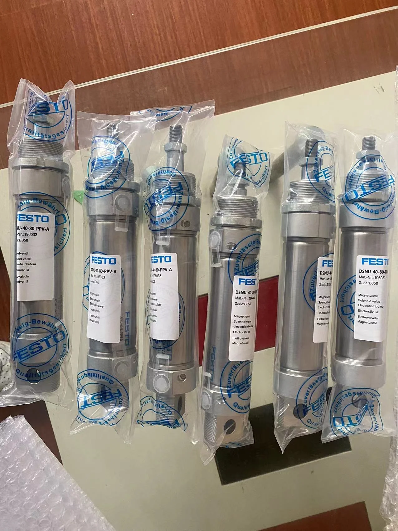 Pneumatic Components Cylinder  Solenoid Valve air Control  FRL air Filter Pressure Regulator Pipe Tube Fittings