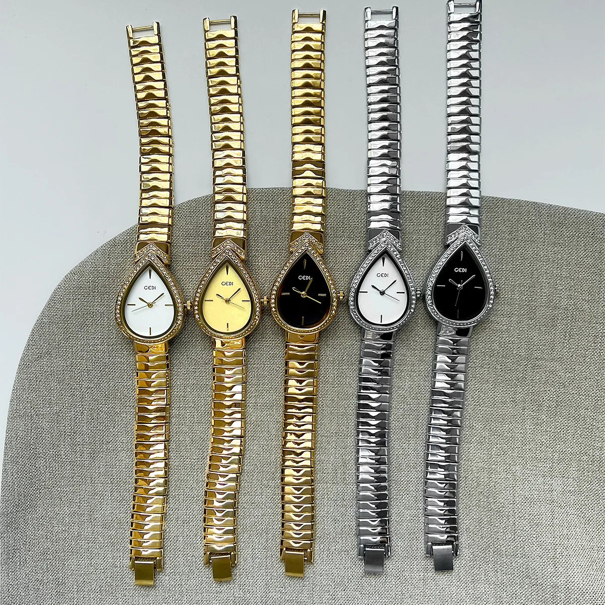 

2026 Women Watch with Diamond Exquisite Simple Fashion Light Luxury waterproof Female Quartz Clock Bracelet Watch Accessories