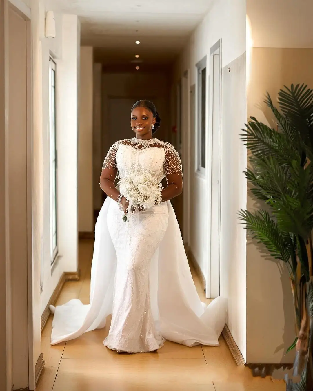 Maßgeschneiderte Illusions-Brautkleider mit hohem Kragen und glitzernden Perlen und abnehmbarer Schleppe Robe De Mariée Brautkleider mit langen Ärmeln