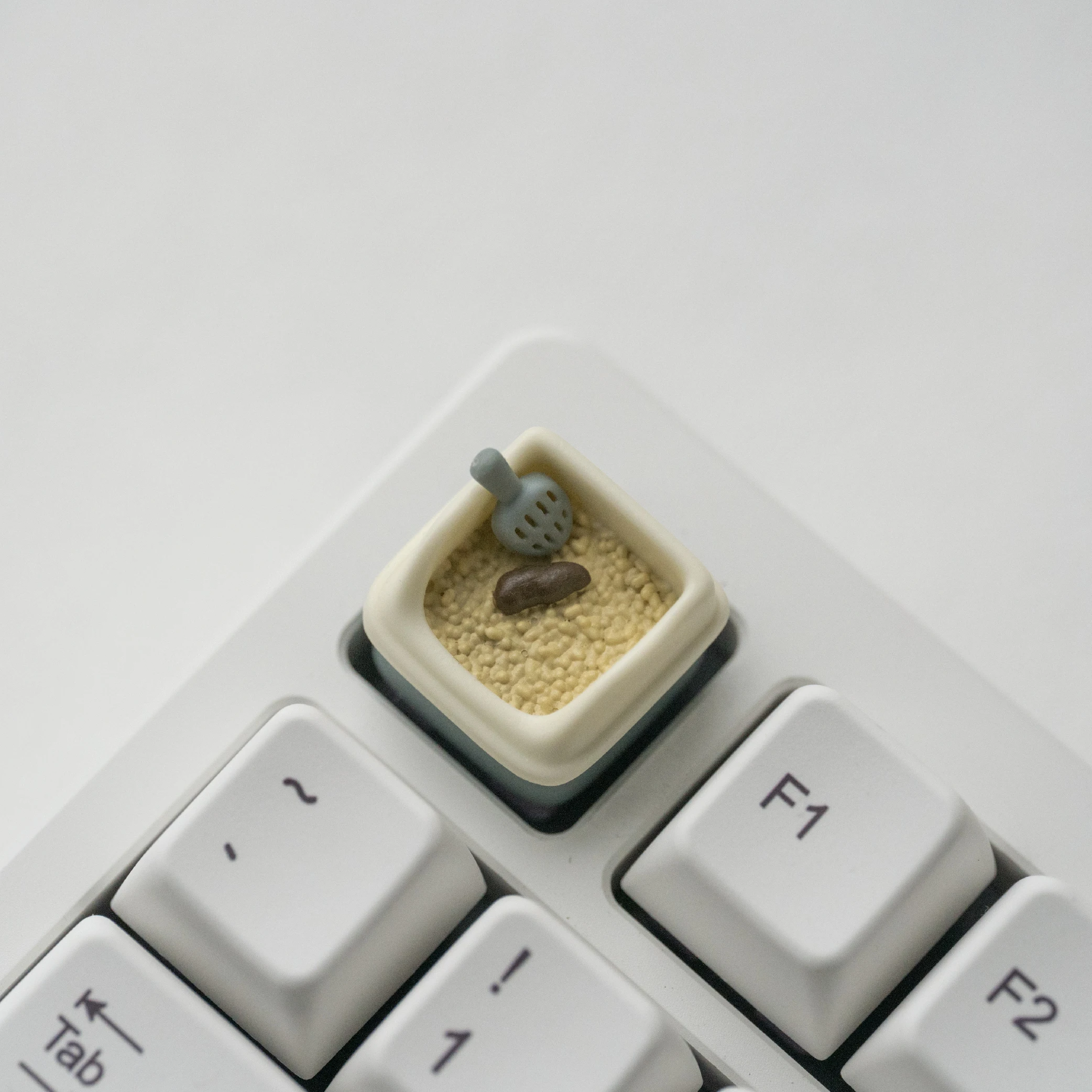 Cat Litter Box Keycap Shit Shoveling Officer Funny Cat Shit Creative ESC Cross Shaft Mechanical Keyboard Key Cap for Friends