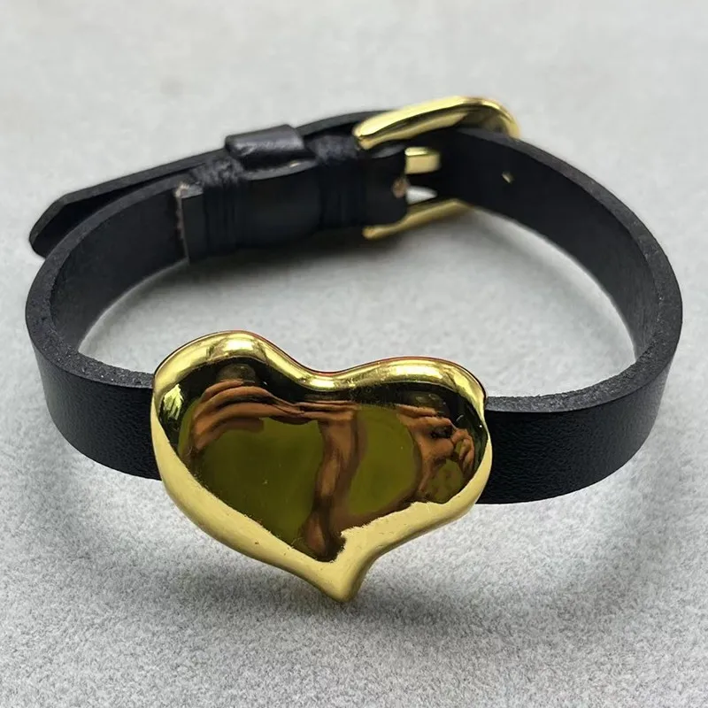 

Europe and America 2023 New Creative Design High Quality Leather Heart shaped Bracelet Women's Jewelry Romantic Gift