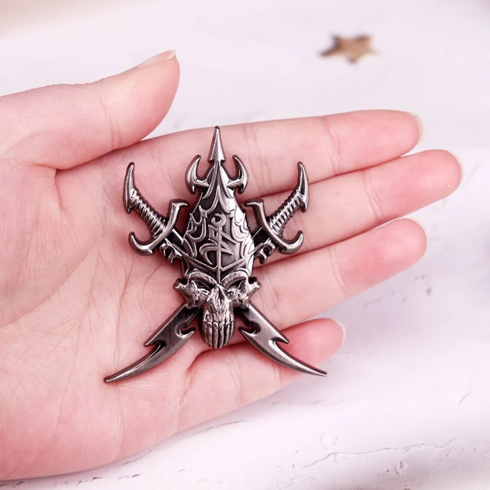 1 قطعة شارة المحارب إلدار الداكن لعبة شخصية دبوس ألعاب هدية مجوهرات اكسسوارات #2