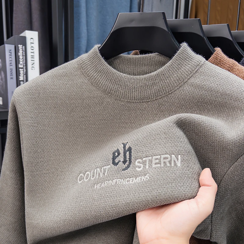 سترة رجالية من الصوف المنك لعام 2025 للخريف والشتاء بنمط جديد قميص شبه عالي الرقبة ، بلوزة دافئة سميكة في منتصف العمر والشباب