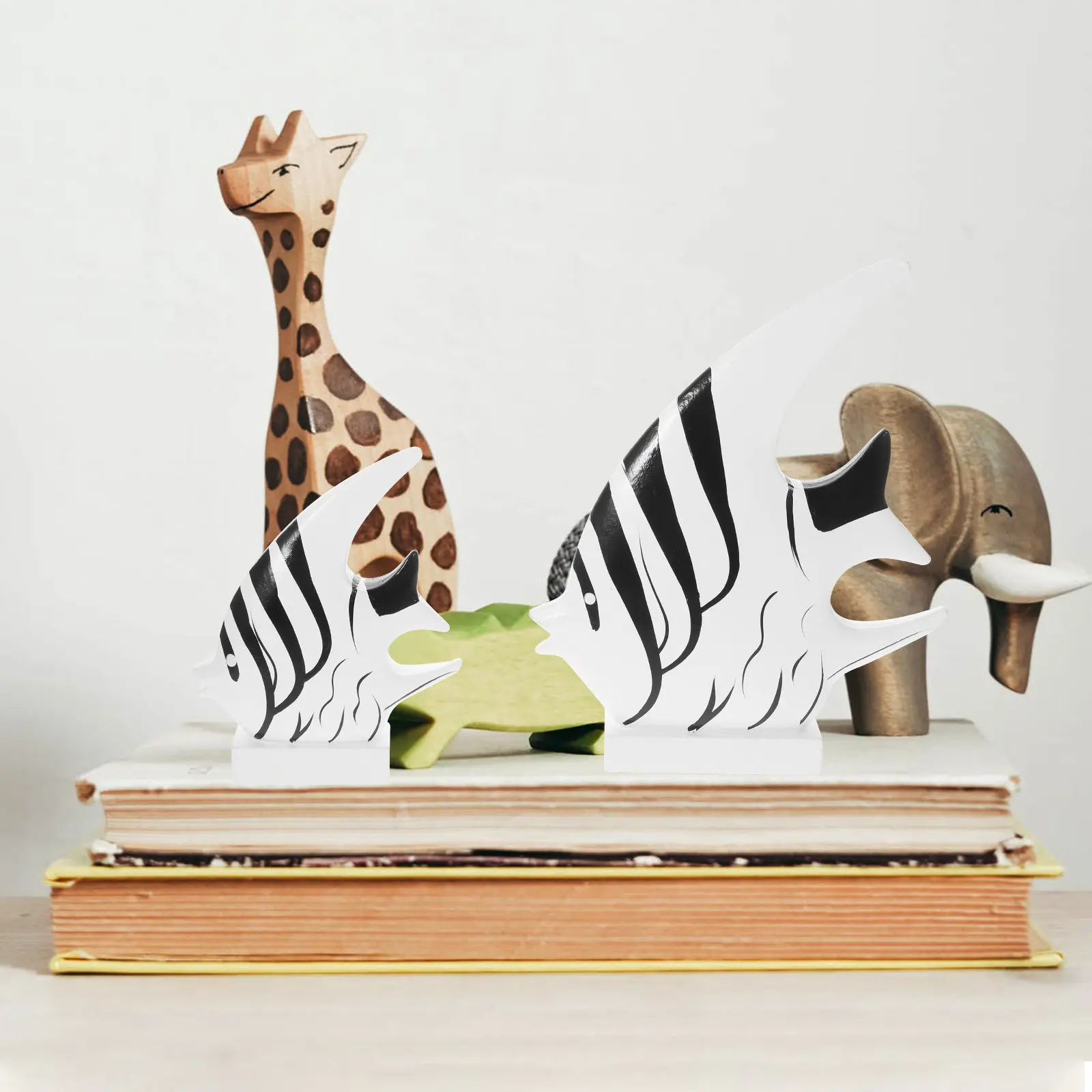 

2 шт. деревянных фигурок рыбок для декора дома, украшение для спальни, офиса, интерьера, красивая статуэтка рыбы ручной работы, легко чистится