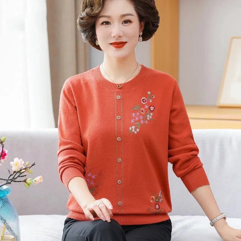 2022 New Middle-aged Mother Knitting Sweaters Autumn O-Neck Embroidered Pullovers Sweater Women Elegant Knitted Jumper Mujer Top