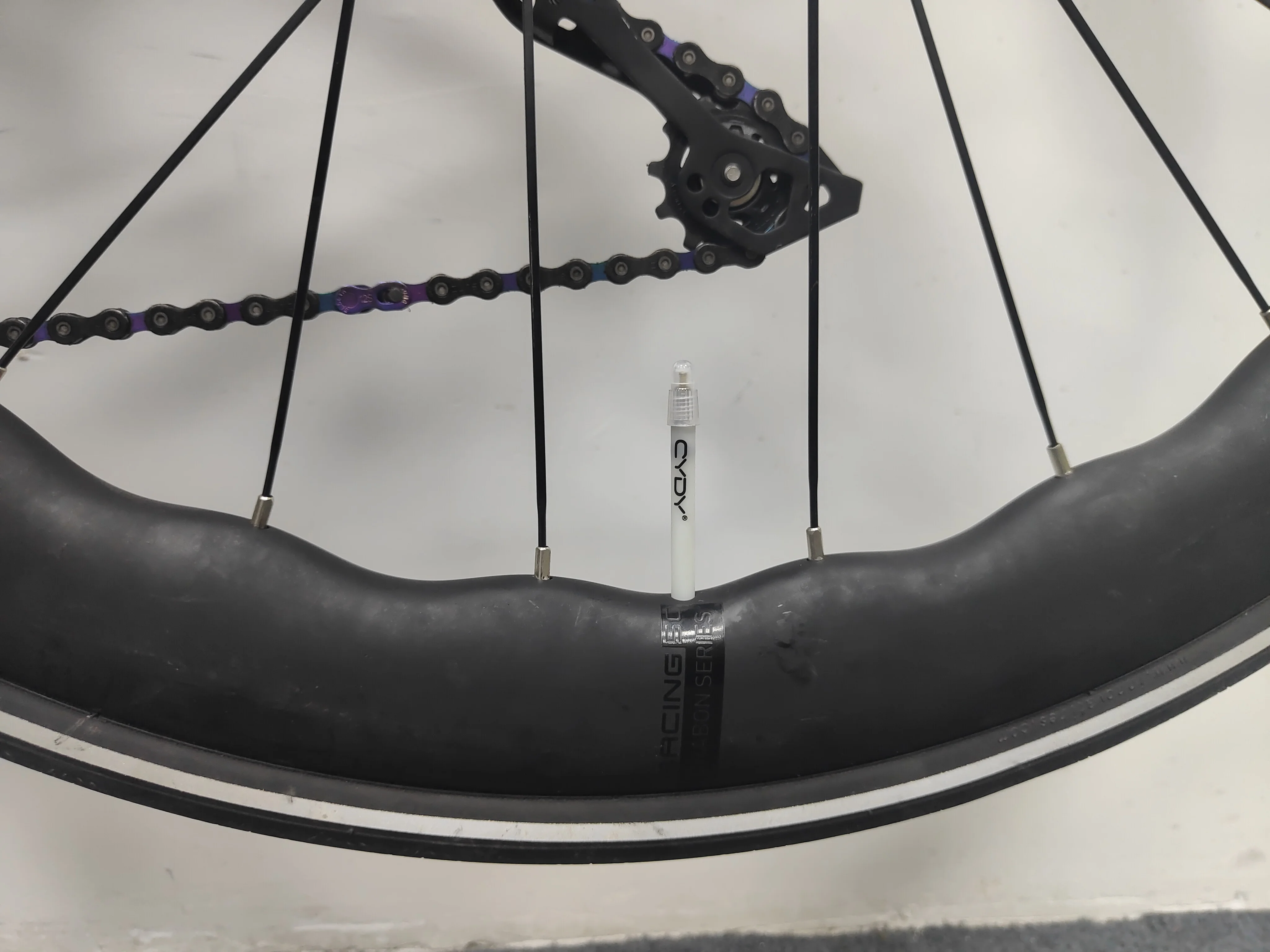 CYDY Rennrad TPU-Schlauch 700x18 23 25 26 27 28 30 32C Fahrradreifen 30G Kamera-Reifen 700C Nachtleuchtendes Ventil – Detail 4