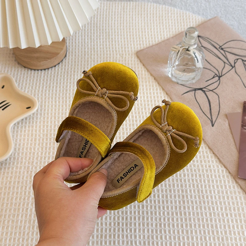 

2025 г., детская кожаная обувь для девочек, новая зимняя модная нескользящая универсальная хлопковая обувь принцессы в корейском стиле с мягкой подошвой