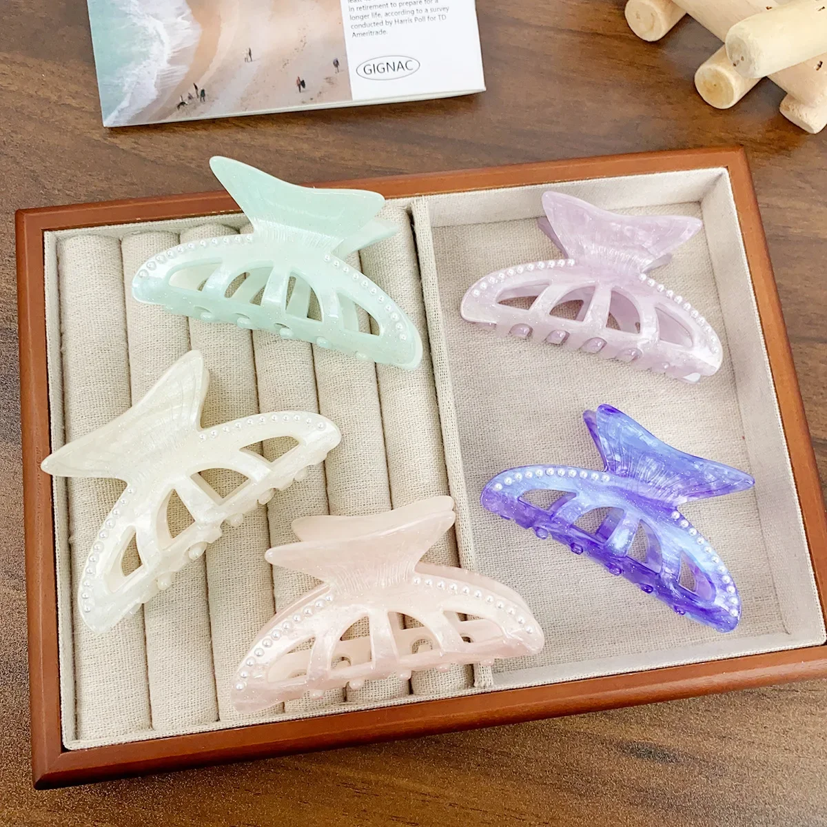 

New Ocean Hair Claw Clip Pearl Mermaid Tail Acrylic Hair Clip Elegant Fashion Shark Clip for Woman Beach Summer Hair Accessory
