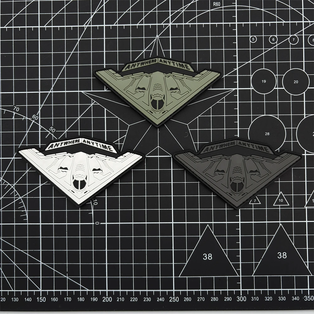 

Нашивка из материала ПВХ с одним узором, мягкая резина, эффект светящегося в темноте, тактический значок морали на липучке - нашивка - многоцветная, идеально подходит для нарукав, рюкзаков и одежды, нашивки с вышивкой