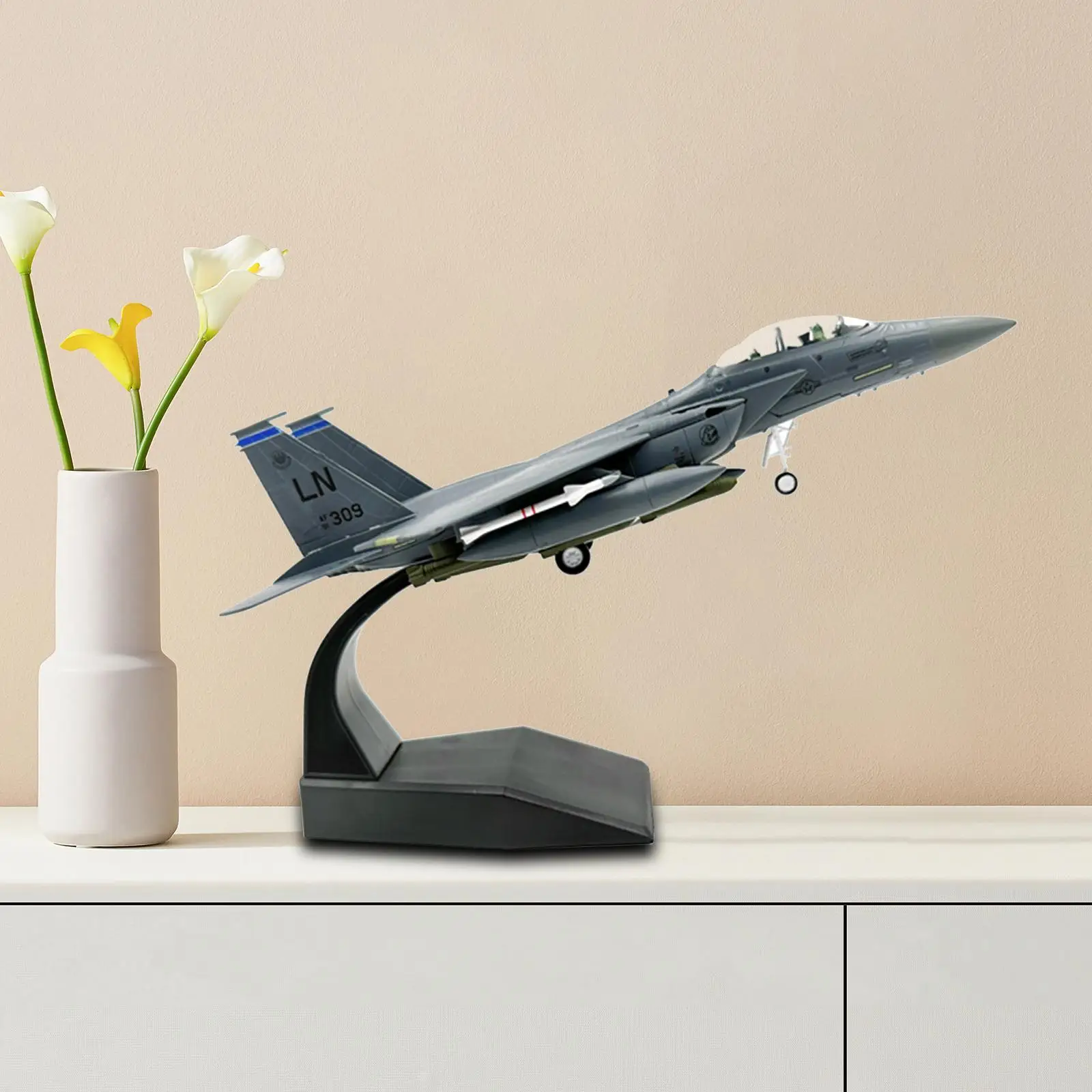 1/100 F15E Fighter Diecast Model Airplane with Base Aircraft Ornament for TV Cabinet