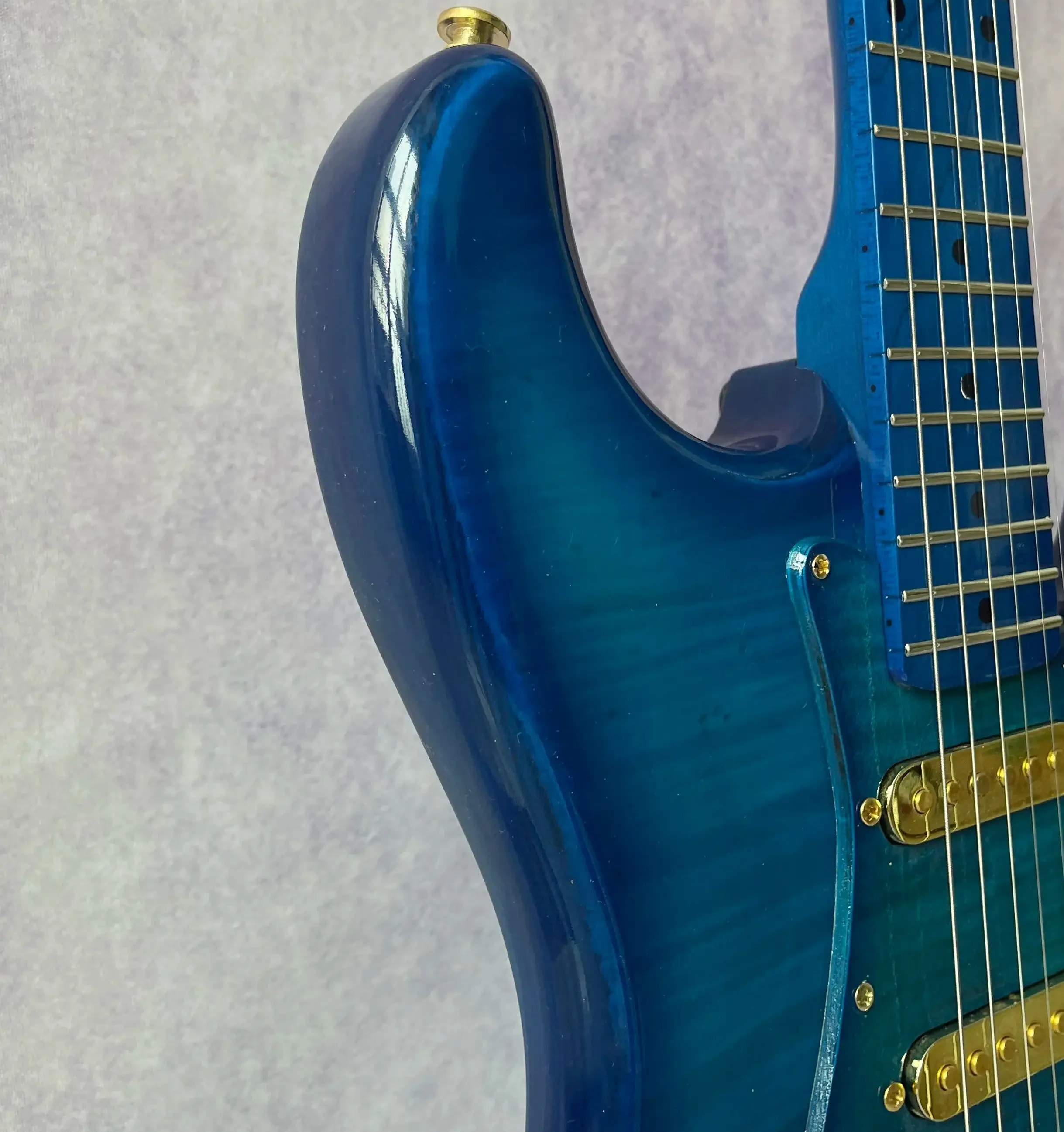 Custom Special Royal Blue Standard STa Electric Guitar 6-string Golden Hardware Hign Quality Guitarra