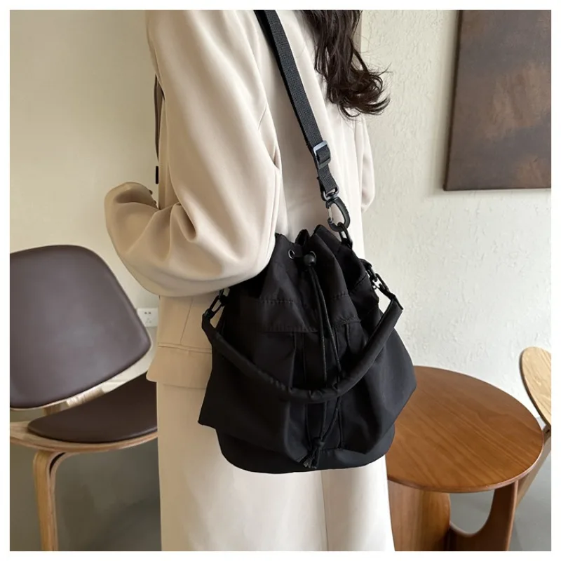 

Trendy and Cool 2025 New Fashion Casual Large Capacity Oxford Cloth Tote Drawstring Single Shoulder Crossbody Bucket Bag