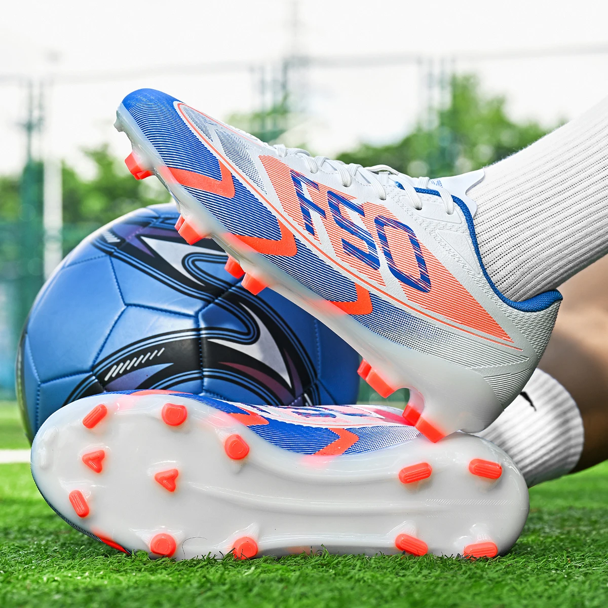 

Classic low-top football boots with broken spikes TF and spikes FG,2 beautiful colors to choose from unisex styles soccer shoes