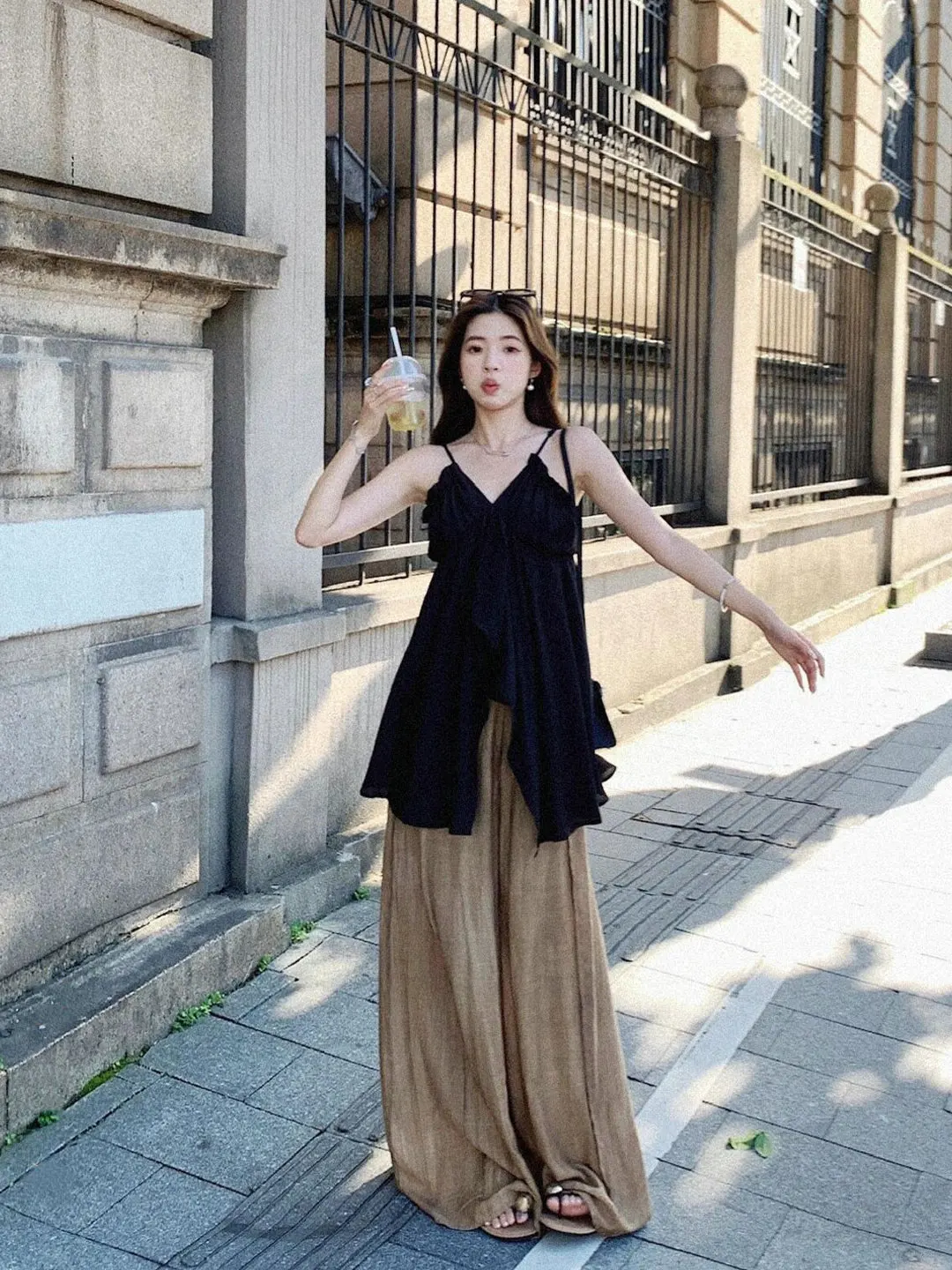 

Casual High Waist Wide Leg Pants Set Women's Summer Loose Feel Black Strap V-Neck Top And Pants Ensemble Slimming Effect