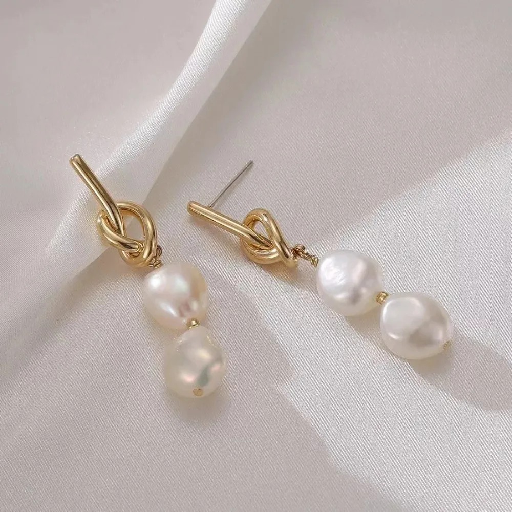 2024 New Personality Metal Knot Baroque Pearl Dangle Earrings for Women Vintage Long Pendant Earrings Luxury Jewelry Girls Gift