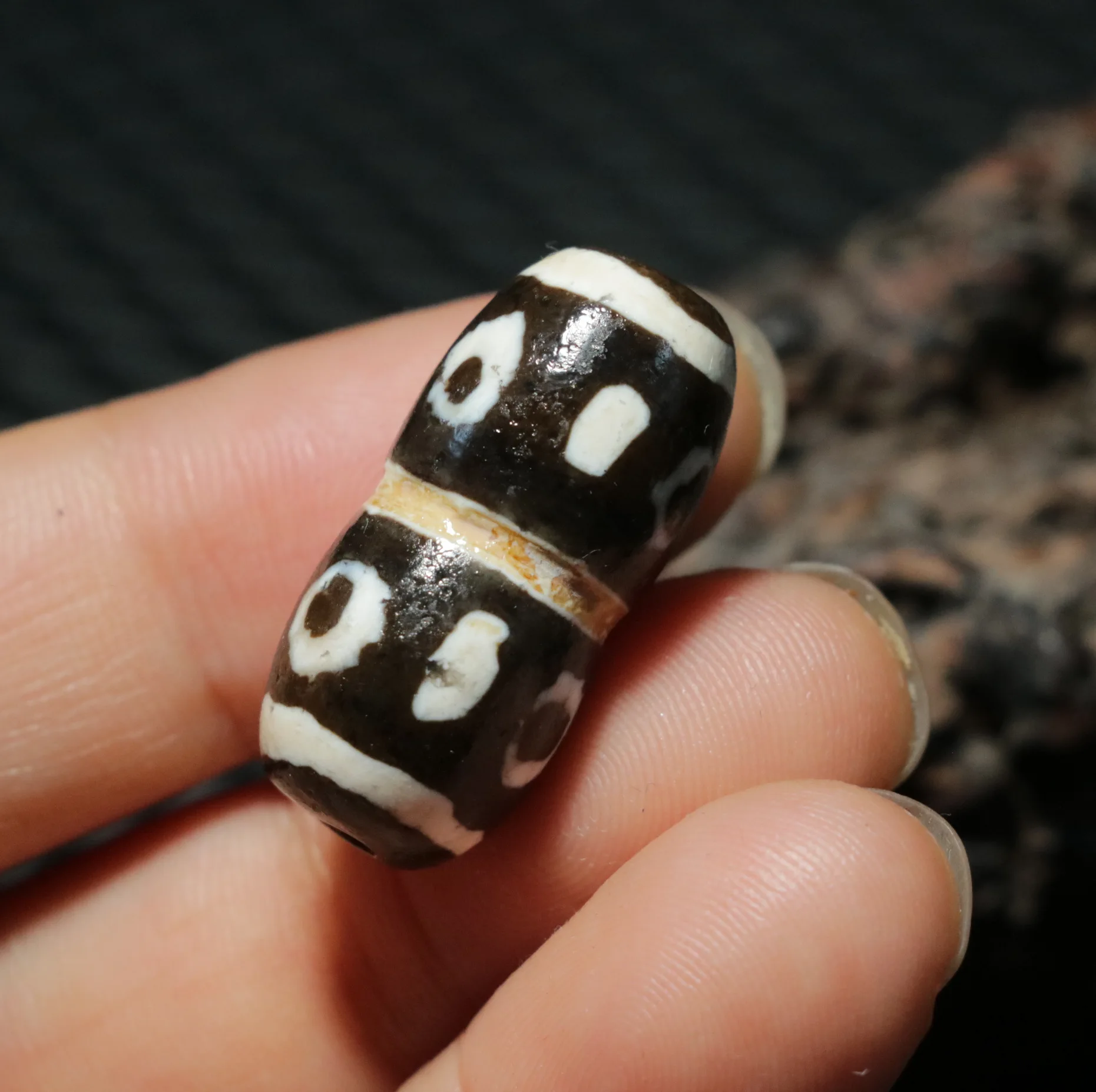 

UP0513A15 Energy Power Magic Tibetan old Agate Fold Line 6 Eyed totem Lotus Root shape dZi Bead Fit For Making Bracelet