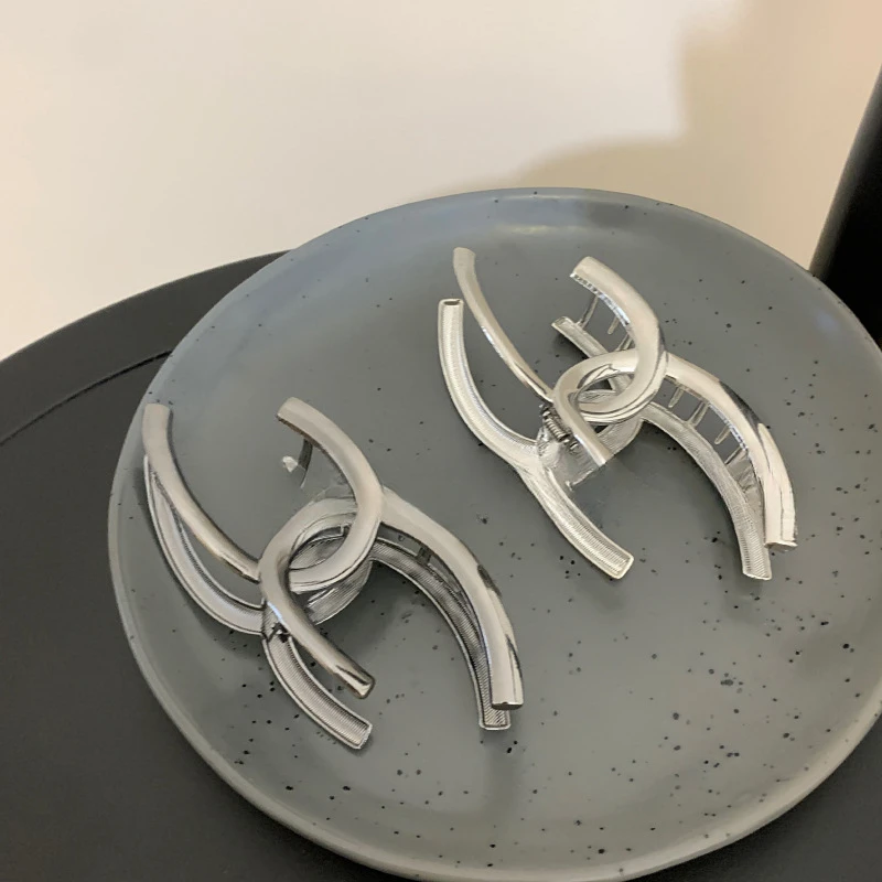 2025 Нишевый минималистский серебристый металлический коготь для волос для женщин, высококачественная заколка для волос, заколка-акула Updo, аксессуары для волос, новое поступление