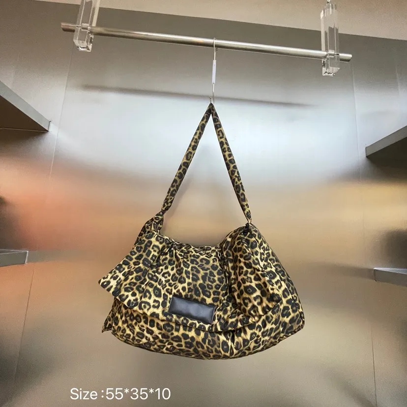 

Женская модная сумка через плечо с леопардовым принтом и застежкой-молнией, стильная сумка через плечо с мягкой ручкой сверху, уличная дорожная сумка