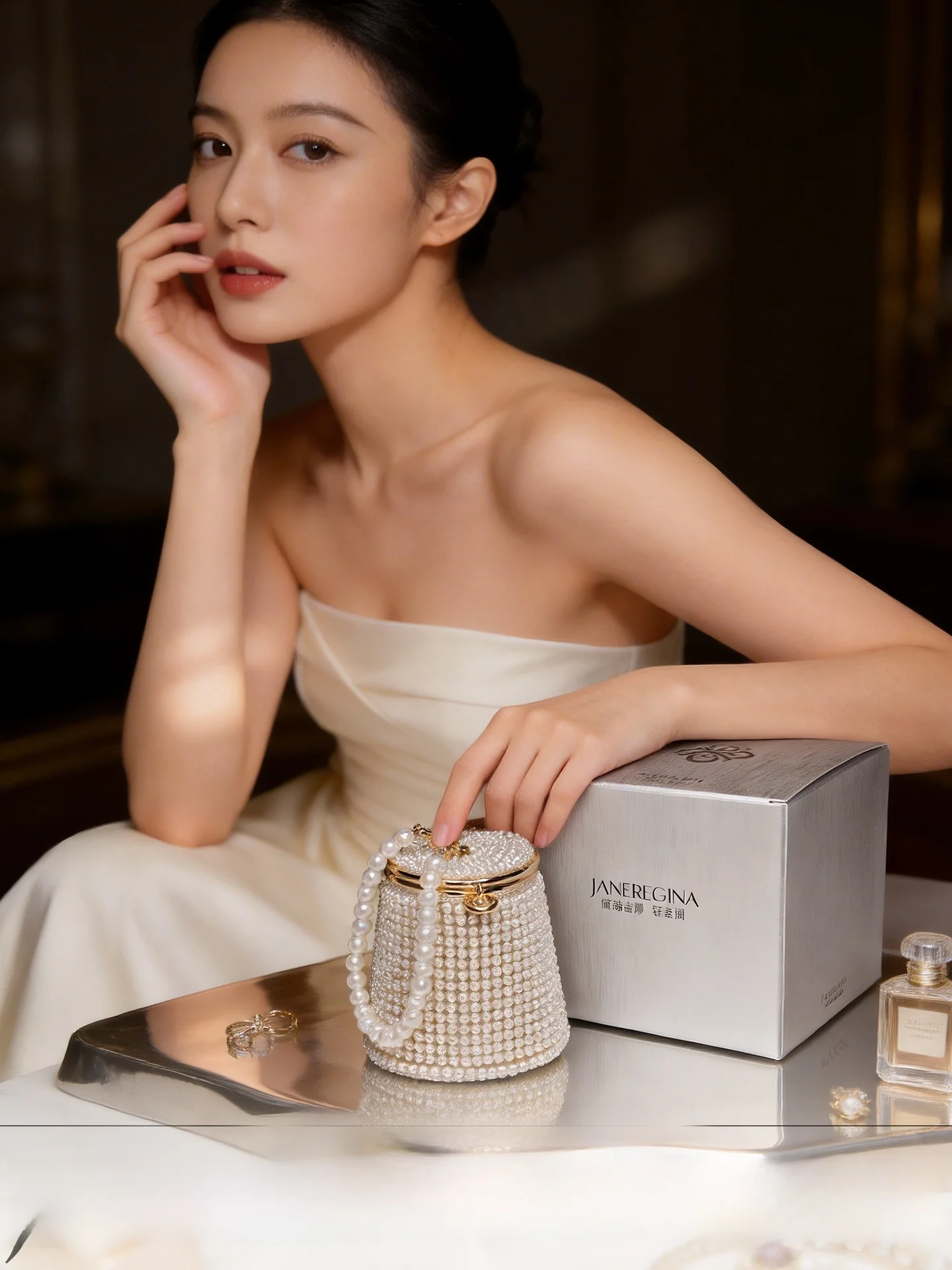 Elegant Pearl Handbag  Bucket Shape for Evening Dresses  Women's Clutch Bag Sweet Lady Style Hard  Handbag